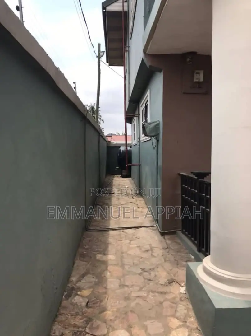 4bdrm House in Kwabenya, Accra Metropolitan for sale
