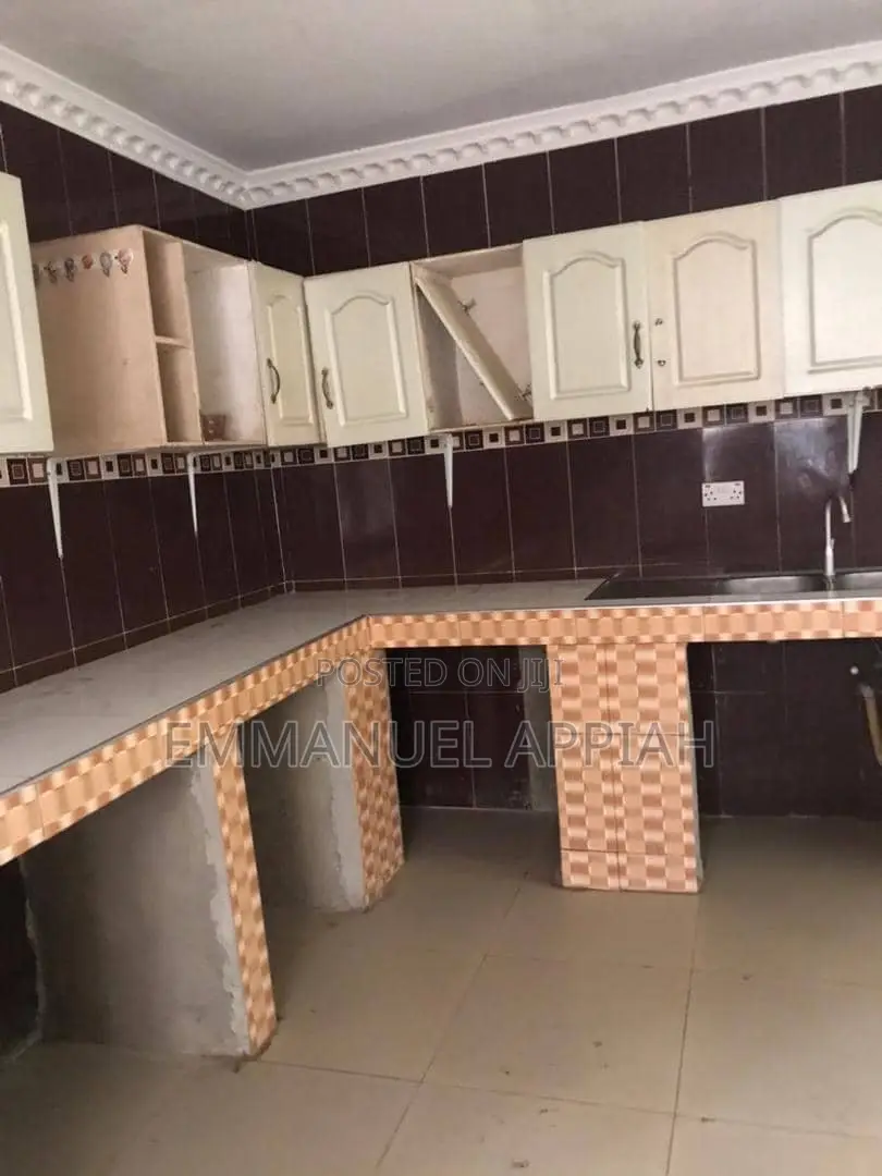 4bdrm House in Kwabenya, Accra Metropolitan for sale