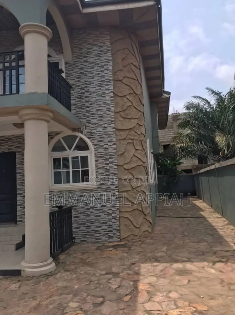 4bdrm House in Kwabenya, Accra Metropolitan for sale