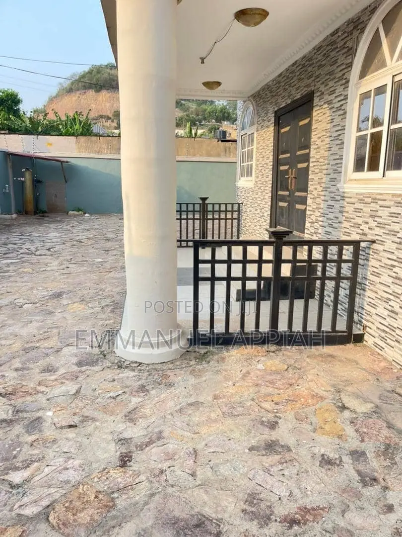4bdrm House in Kwabenya, Accra Metropolitan for sale