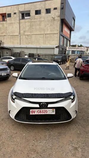 Toyota Corolla LE 2020 White