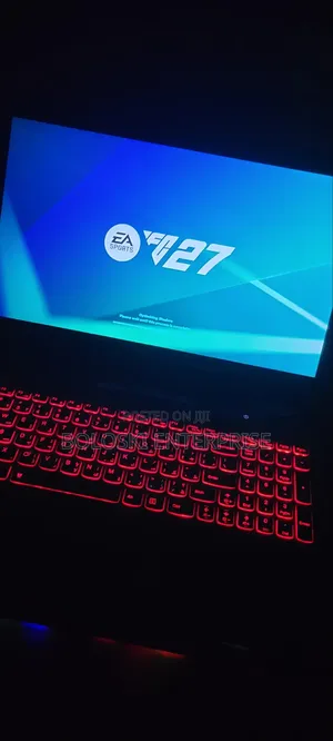 Laptop Lenovo Y50 8GB Intel Core i3 HDD+SSD 256GB