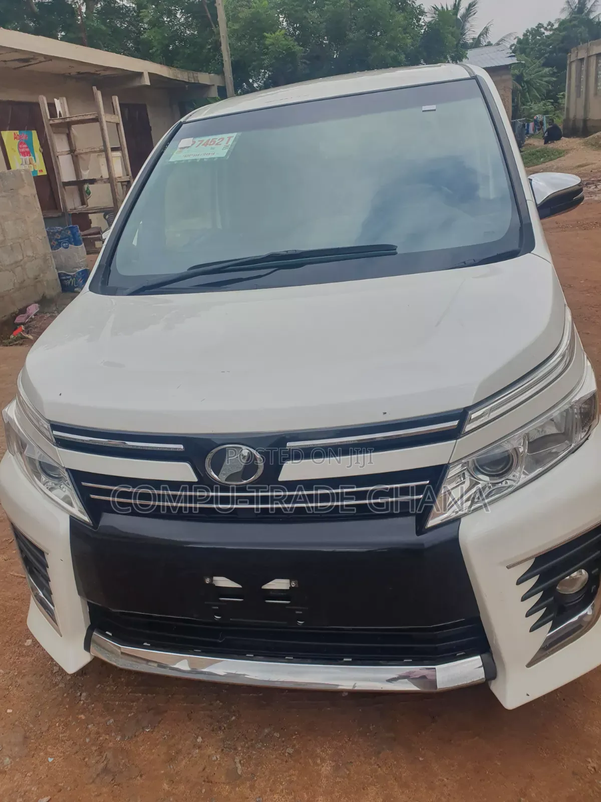 Toyota HiAce 2015 White