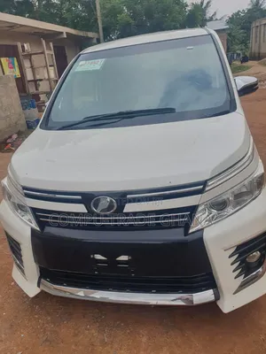 Toyota HiAce 2015 White