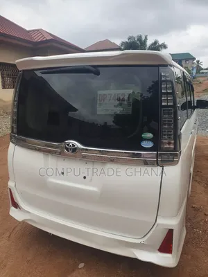 Toyota HiAce 2015 White