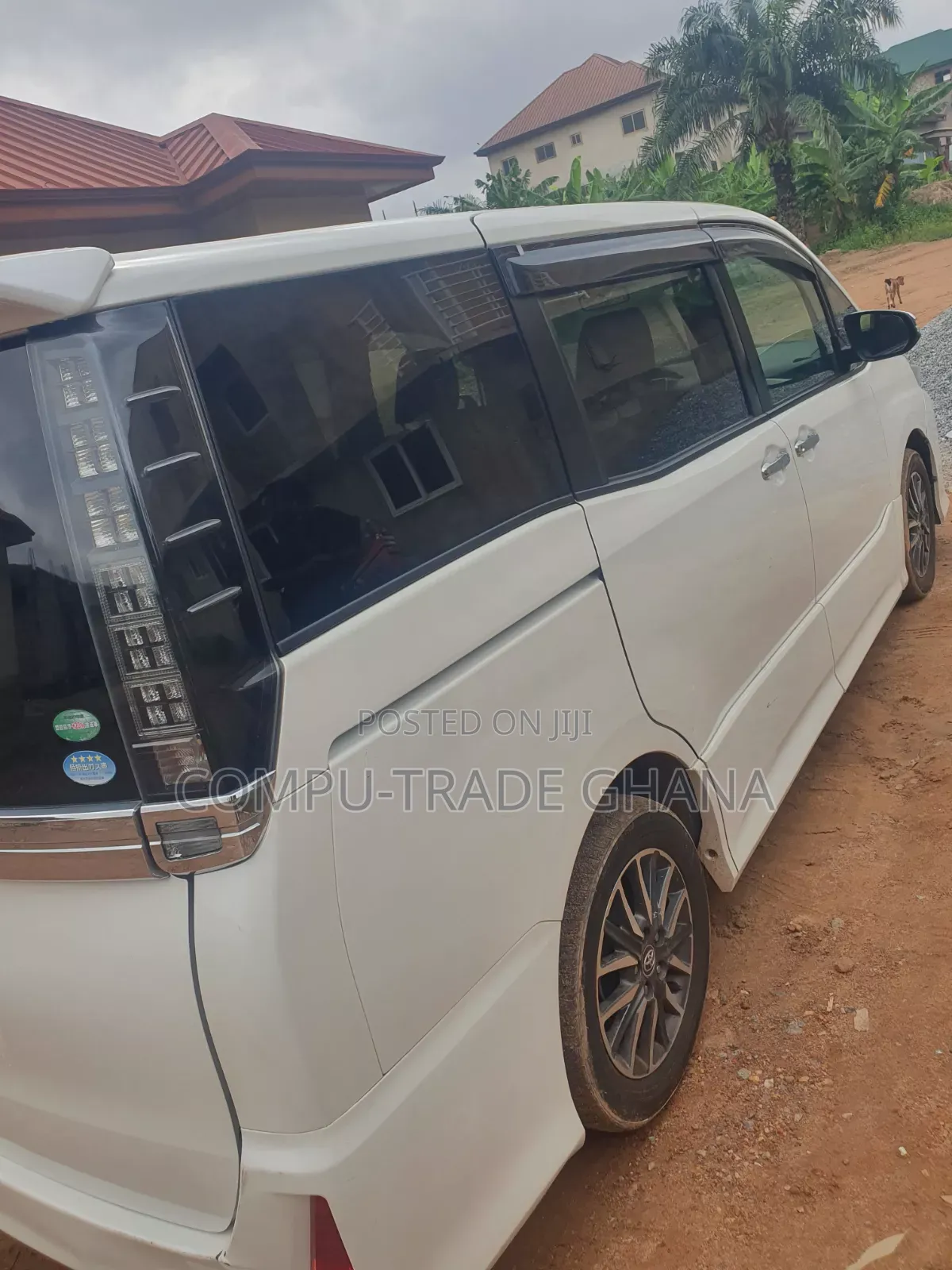 Toyota HiAce 2015 White