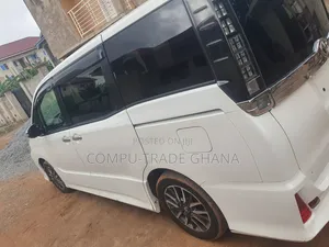 Toyota HiAce 2015 White