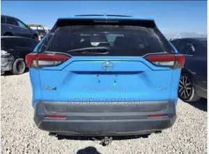 Toyota RAV4 XLE Premium FWD 2019 Blue