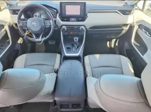 Toyota RAV4 XLE Premium FWD 2019 Blue