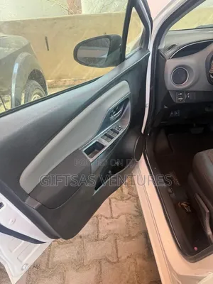 Toyota Yaris LE Hatchback 5dr 2017 White