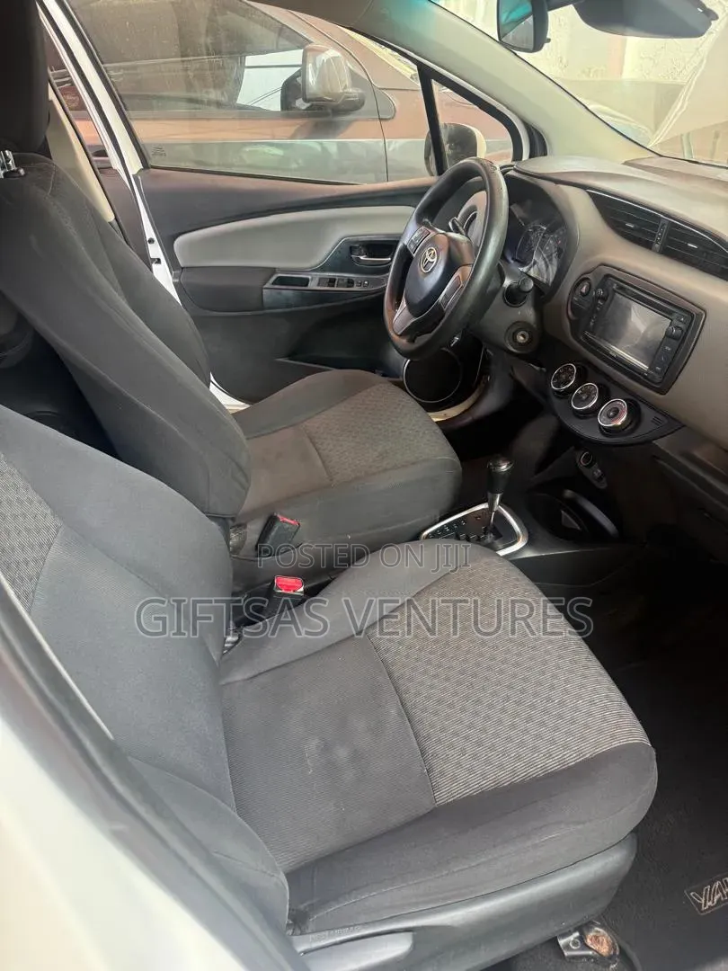 Toyota Yaris LE Hatchback 5dr 2017 White