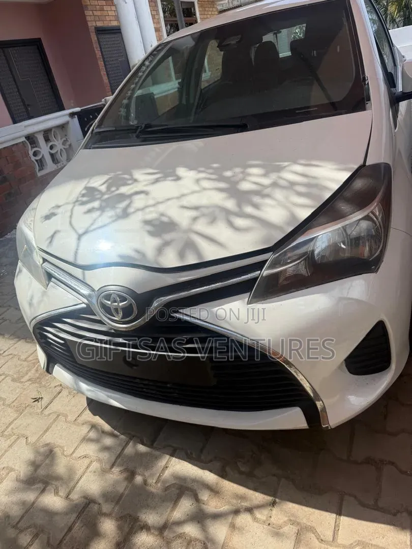 Toyota Yaris LE Hatchback 5dr 2017 White