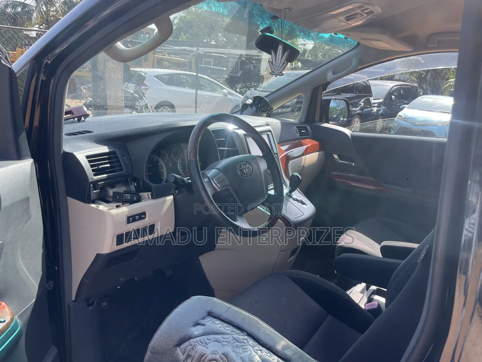 Toyota Vellfire V 2.4 FWD 8-Seater 2011 Black