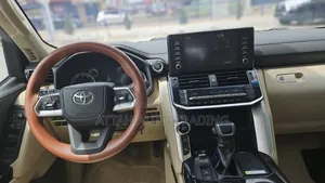 Toyota Land Cruiser 2023 White