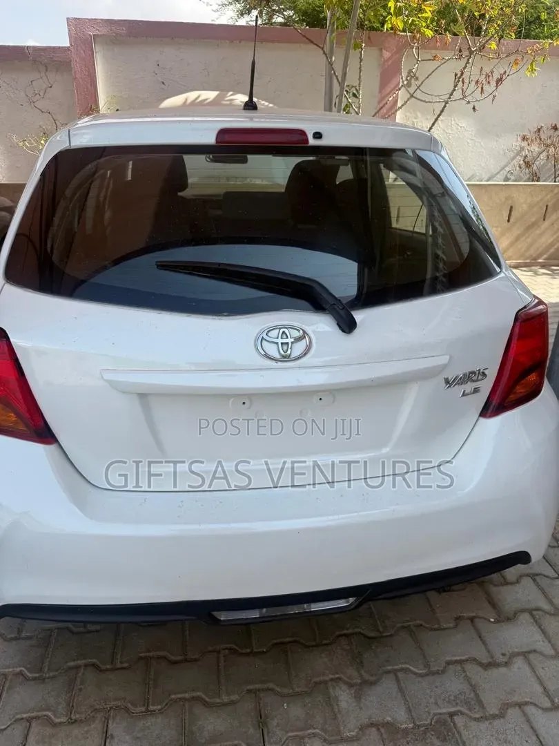 Toyota Yaris LE Hatchback 5dr 2017 White