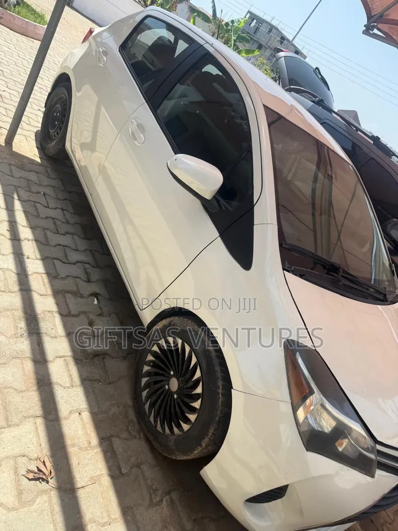 Toyota Yaris LE Hatchback 5dr 2017 White