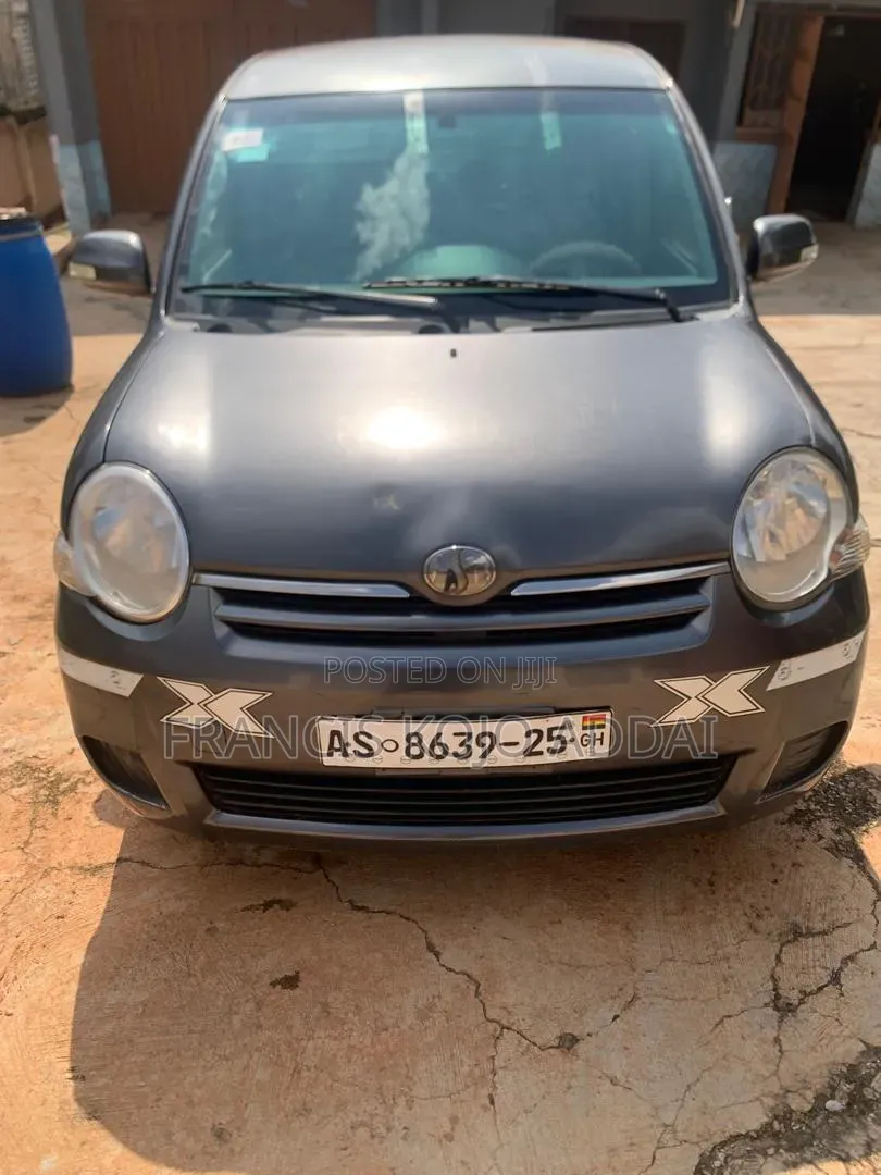 Toyota Sienta 1.5 AWD 2012 Gray