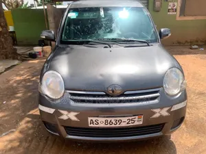 Toyota Sienta 1.5 AWD 2012 Gray