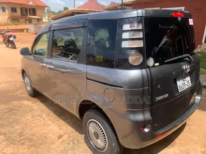 Toyota Sienta 1.5 AWD 2012 Gray