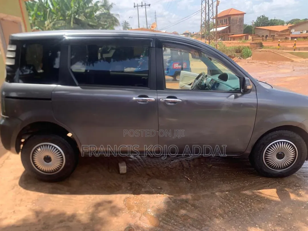 Toyota Sienta 1.5 AWD 2012 Gray