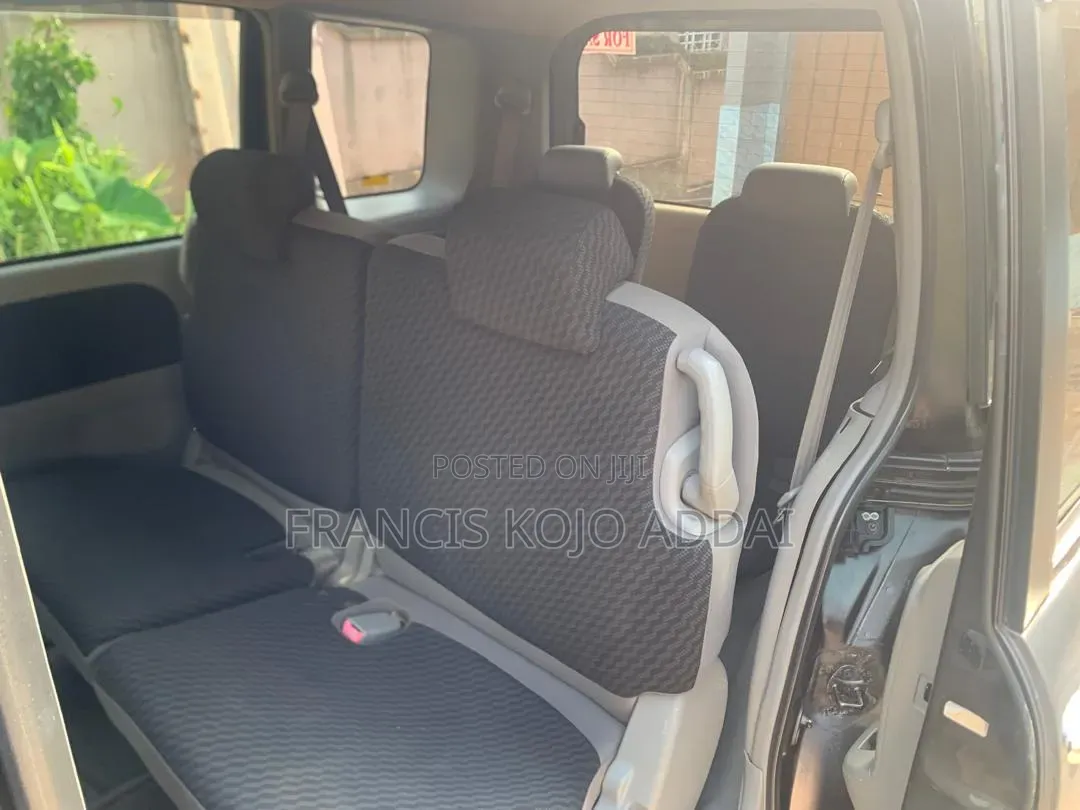Toyota Sienta 1.5 AWD 2012 Gray