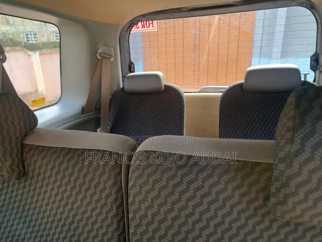 Toyota Sienta 1.5 AWD 2012 Gray
