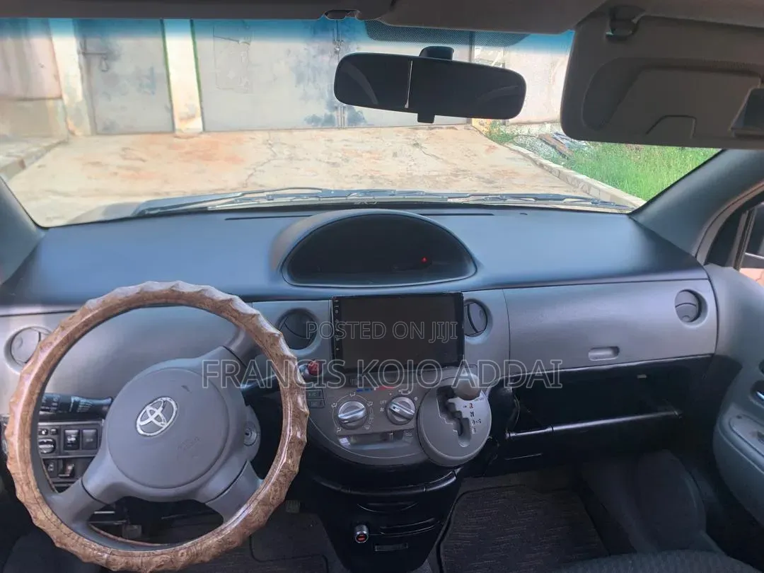 Toyota Sienta 1.5 AWD 2012 Gray