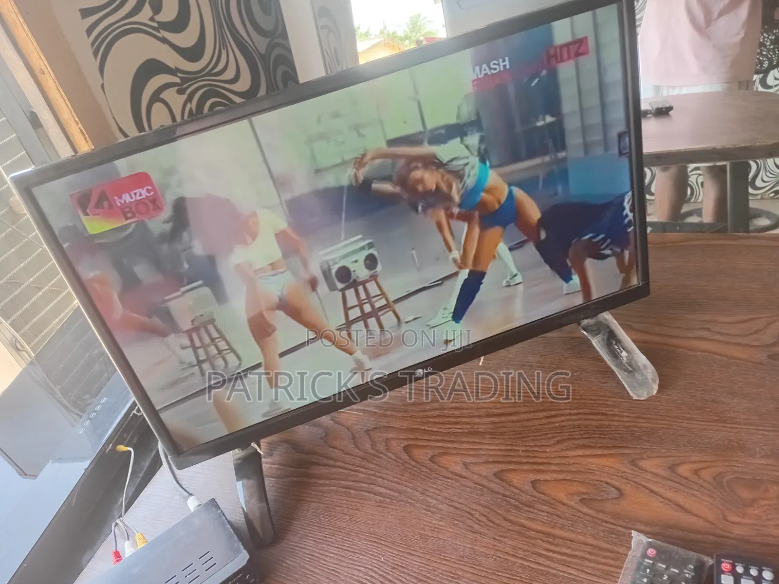 26 Inches TV.