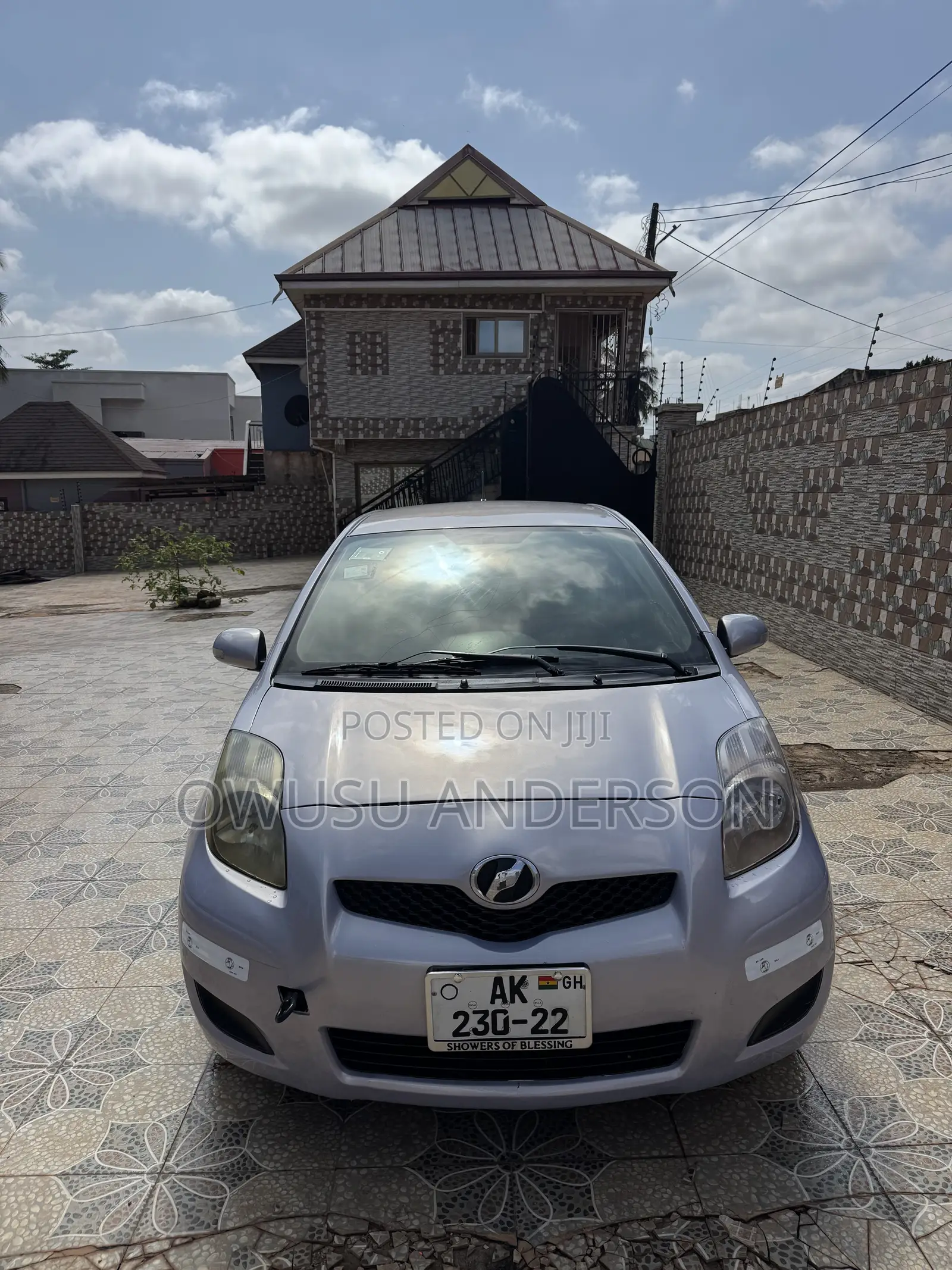 Toyota Vitz 2010 Silver