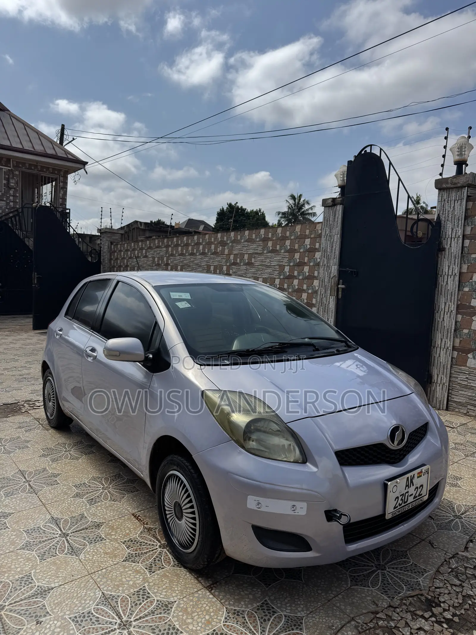 Toyota Vitz 2010 Silver