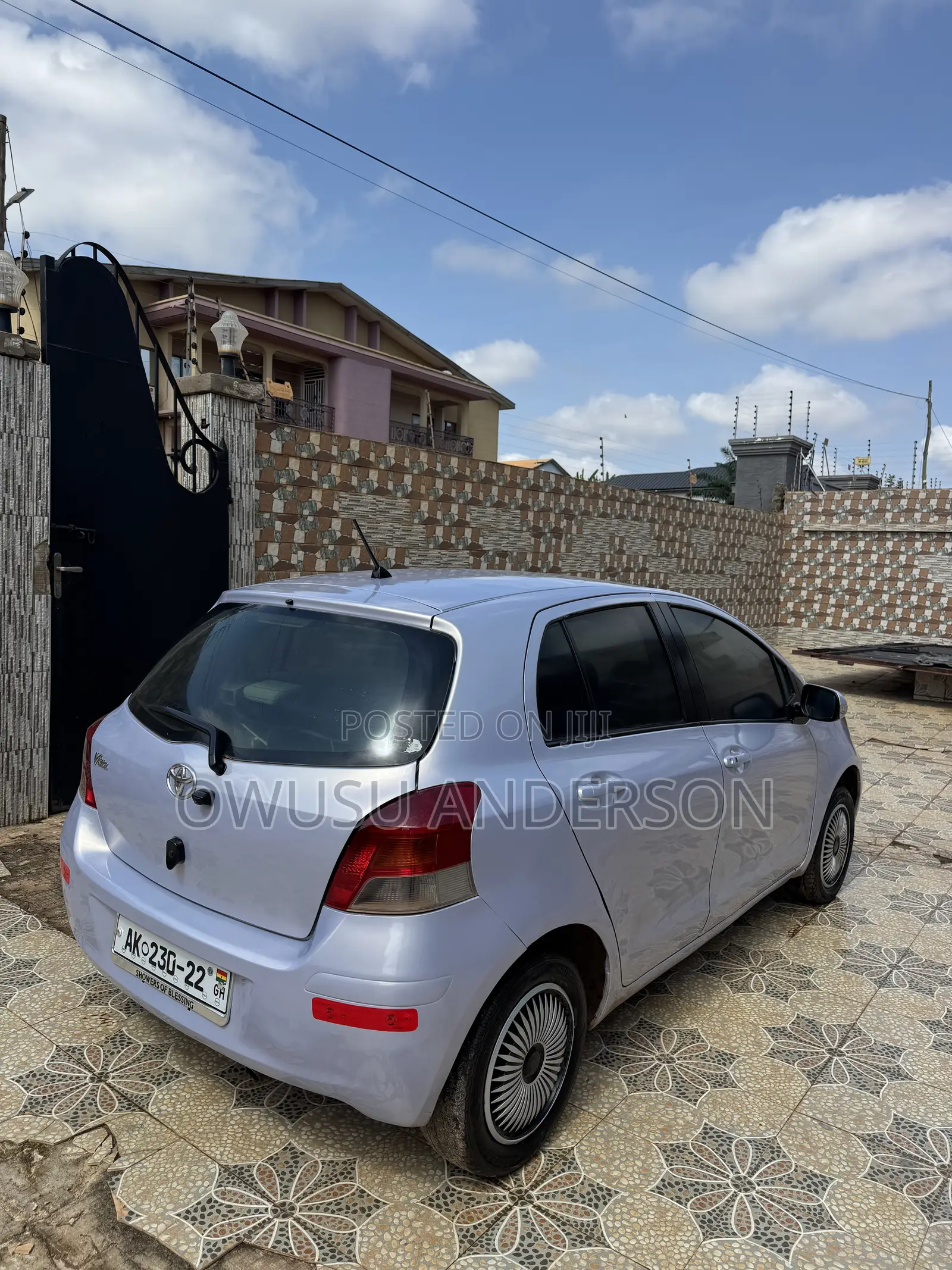 Toyota Vitz 2010 Silver