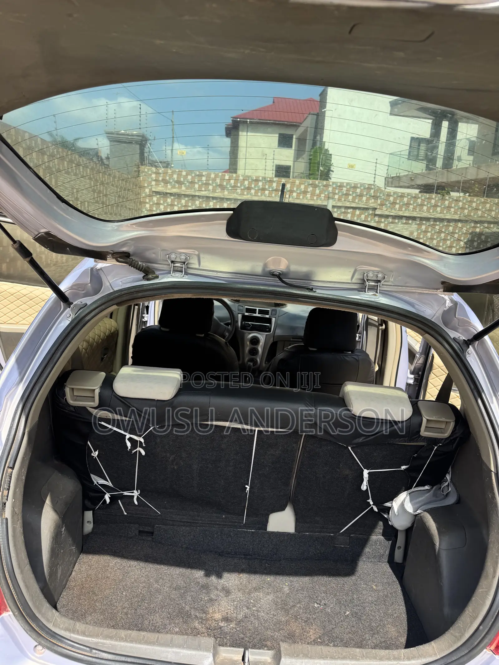 Toyota Vitz 2010 Silver