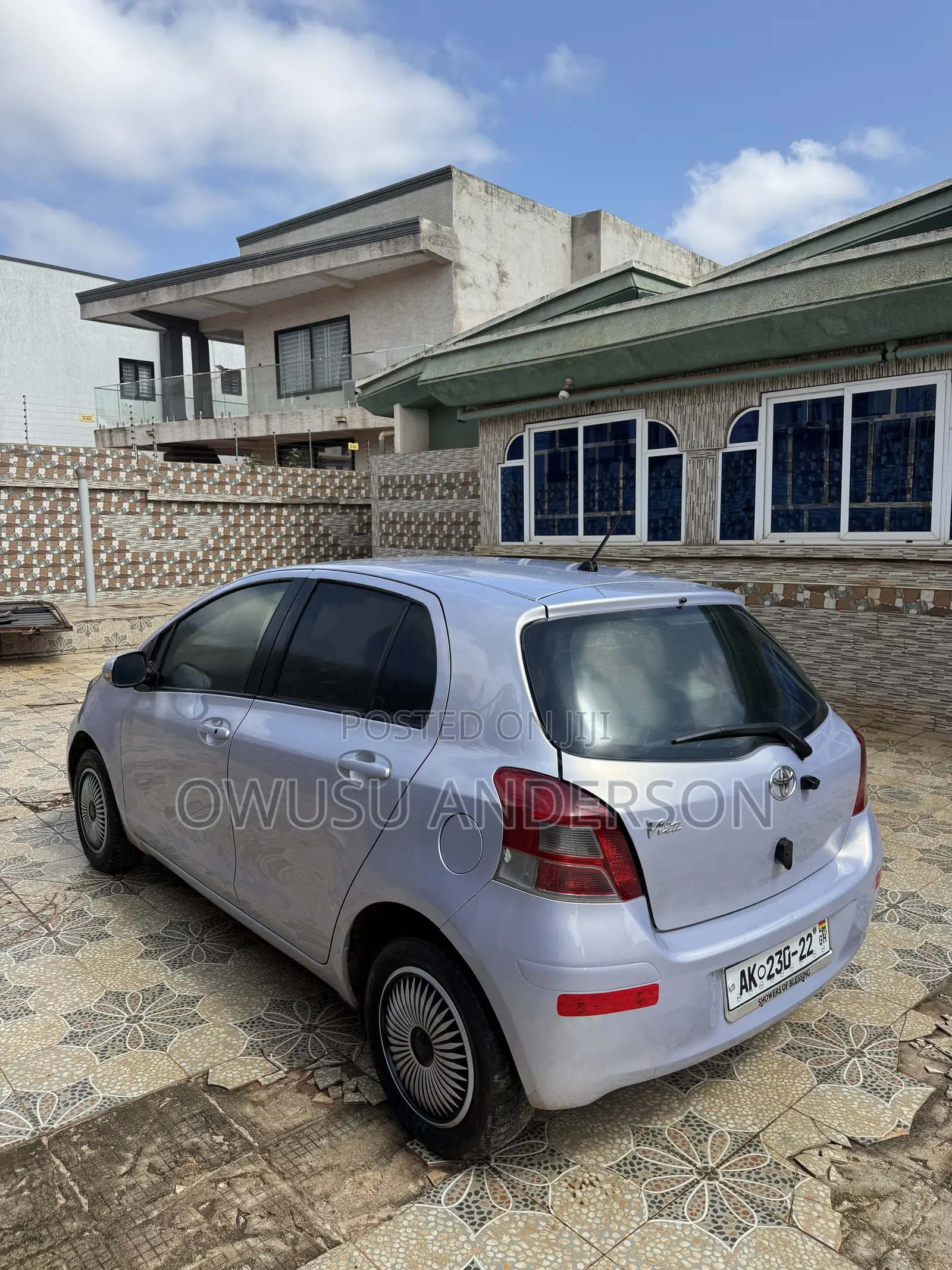 Toyota Vitz 2010 Silver