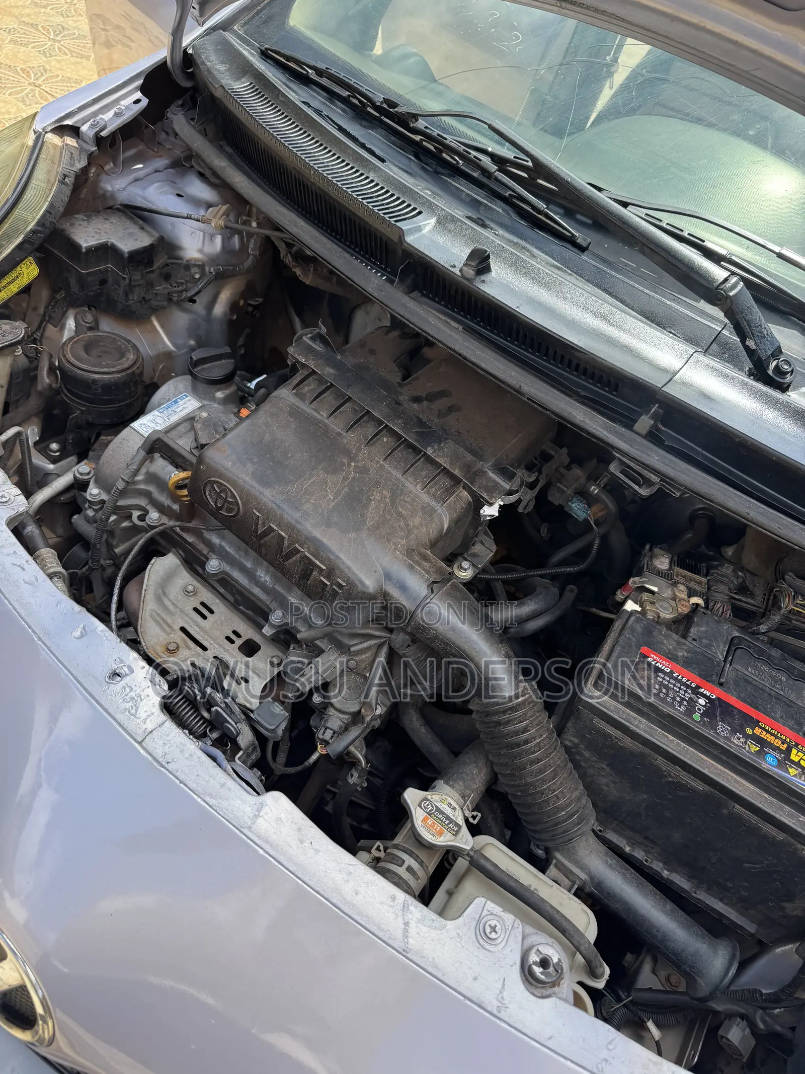 Toyota Vitz 2010 Silver