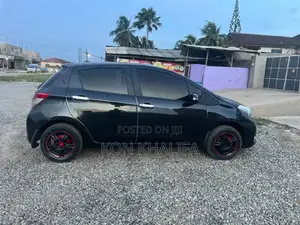 Toyota Vitz 1.3 FWD 5dr 2012 Black