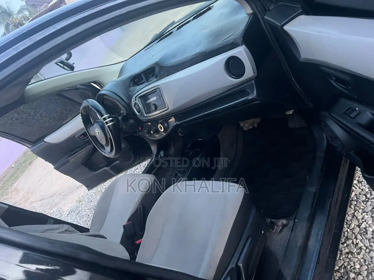 Toyota Vitz 1.3 FWD 5dr 2012 Black