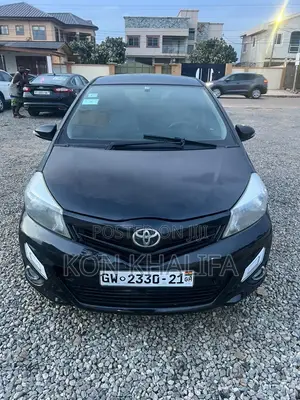 Toyota Vitz 1.3 FWD 5dr 2012 Black