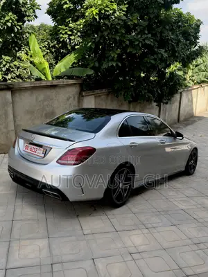 Mercedes-Benz C300 2017 Silver