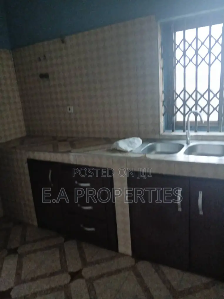 2bdrm Apartment in E A Properties, Frafraha for rent