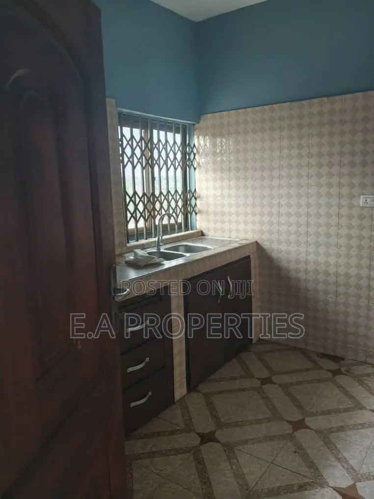 2bdrm Apartment in E A Properties, Frafraha for rent