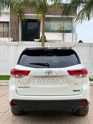 Toyota Highlander LE 2019 White