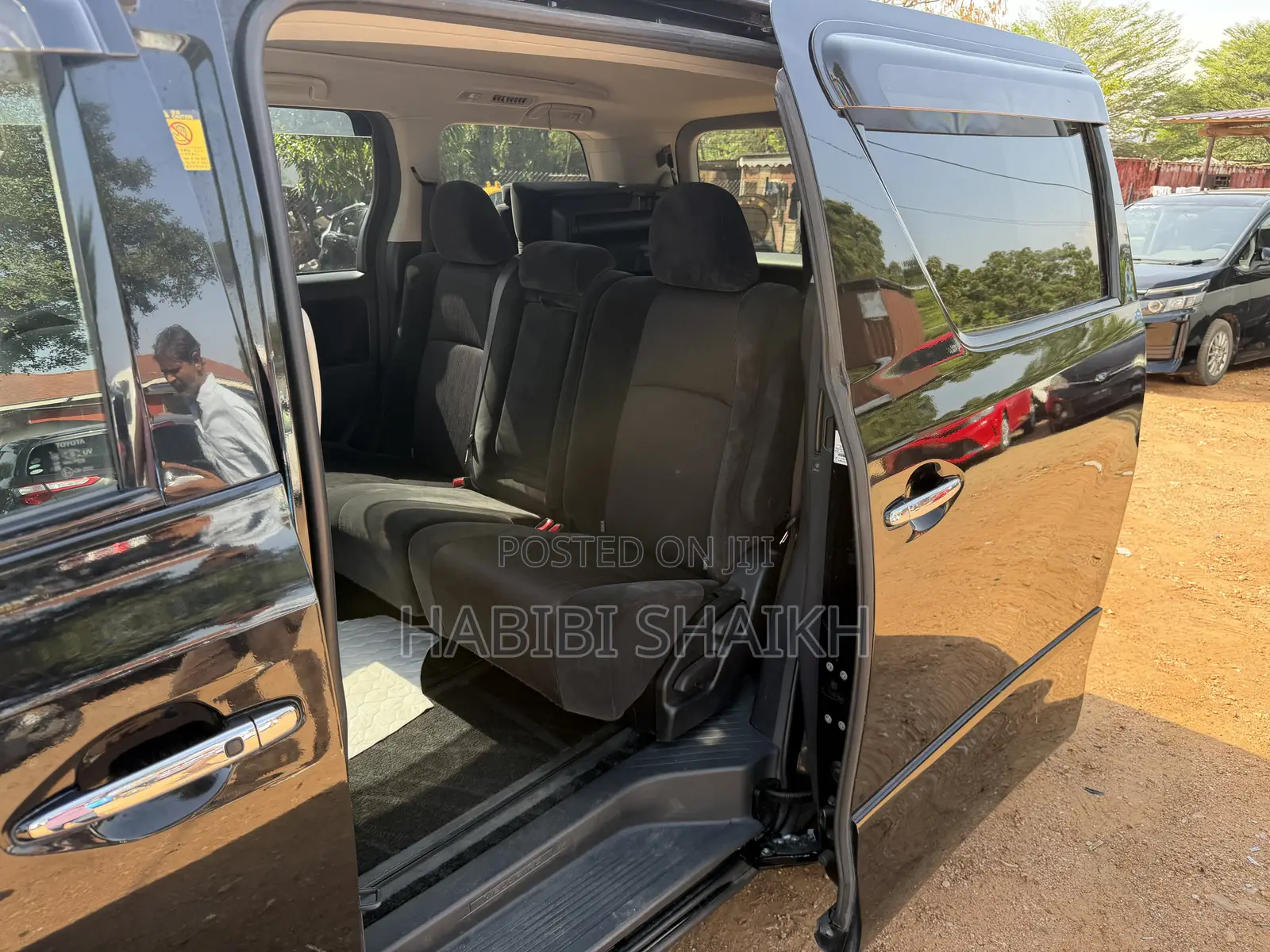 Toyota Vellfire Z 2.4 FWD 8-Seater 2011 Black