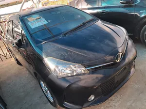 Toyota Vitz 1.3 AWD 5dr 2015 Black