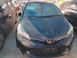 Toyota Vitz 1.3 AWD 5dr 2015 Black