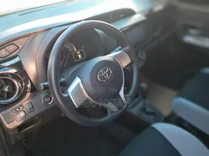 Toyota Vitz 1.3 AWD 5dr 2015 Black