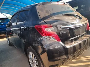 Toyota Vitz 1.3 AWD 5dr 2015 Black