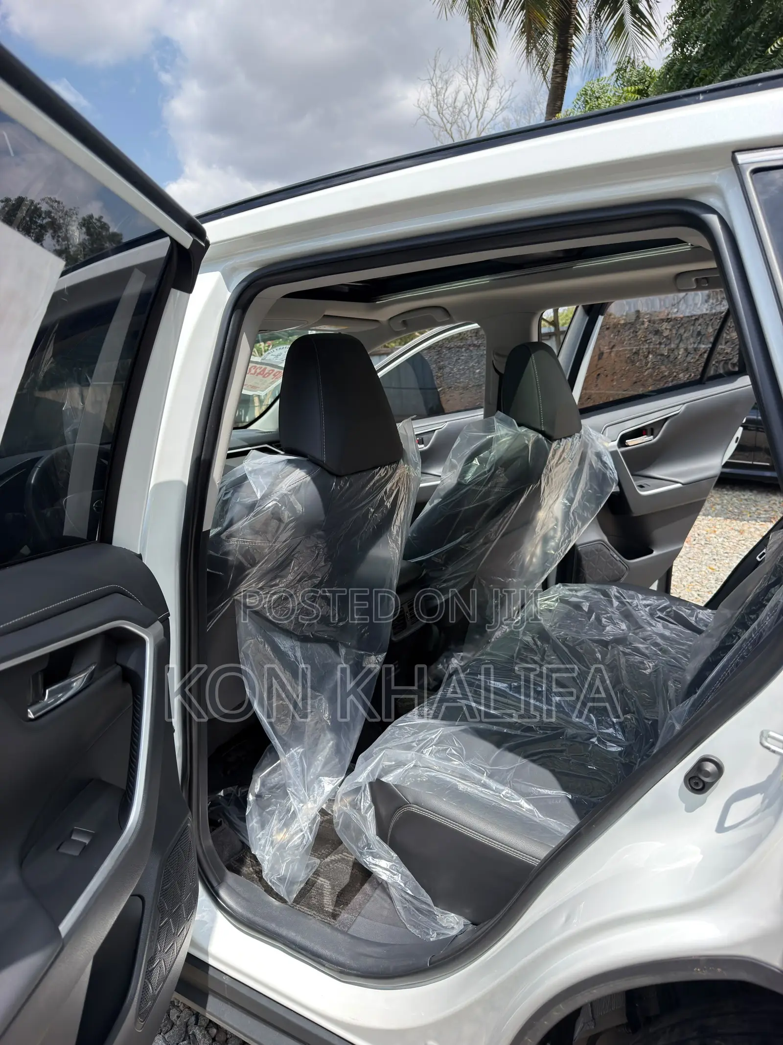 Toyota RAV4 XLE AWD 2023 White