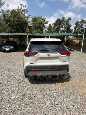 Toyota RAV4 XLE AWD 2023 White