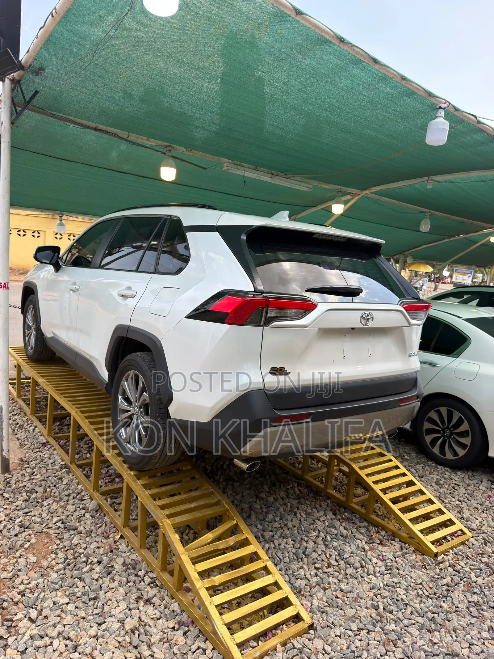 Toyota RAV4 XLE AWD 2023 White