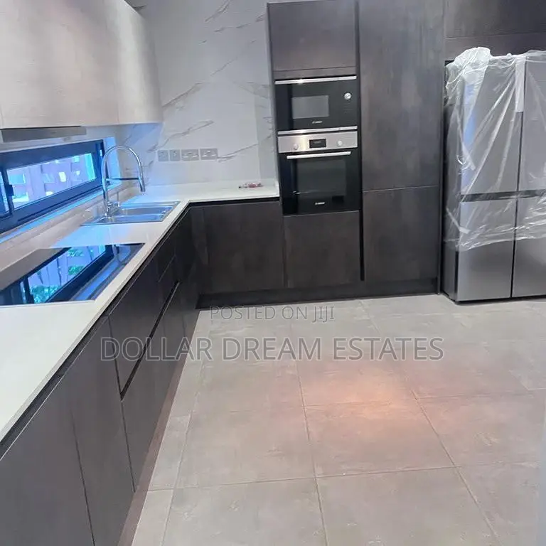 4bdrm Townhouse/Terrace in Cantonments for sale